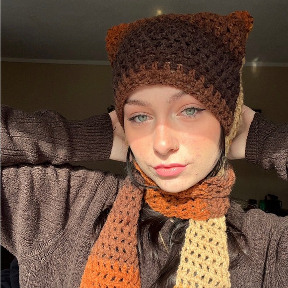 CROCHET CAT EAR SCARF - Picture 1 of 5